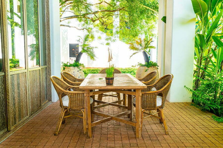 patio table setting