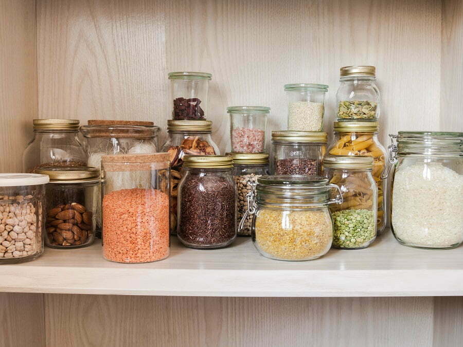 HOW TO ORGANIZE DEEP PANTRY SHELVES