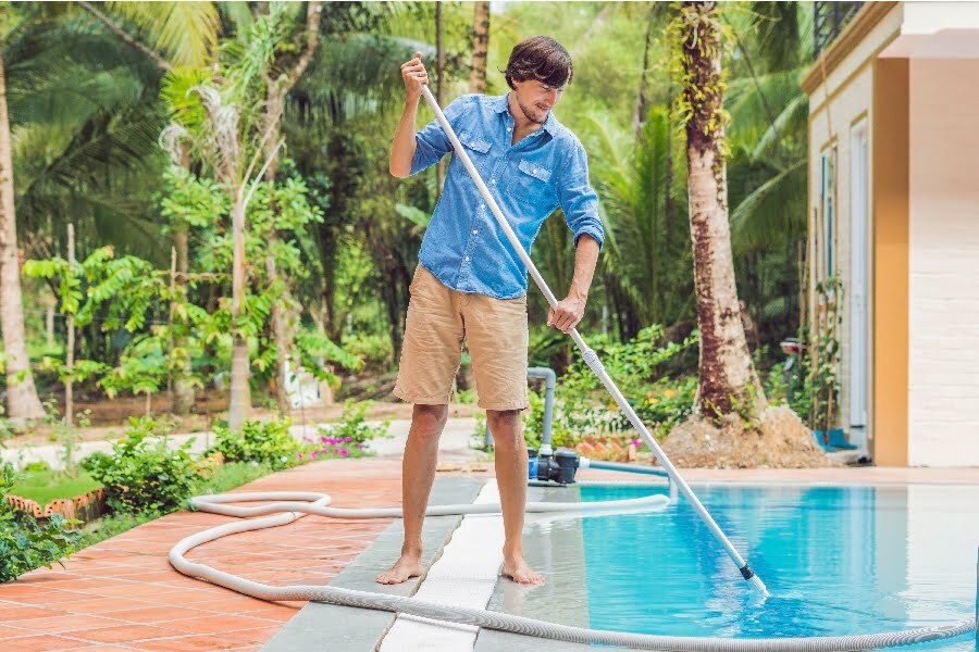 cleaning pool