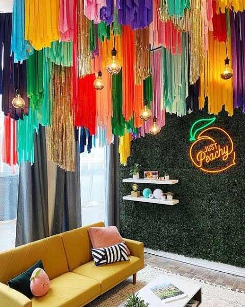 Lively And Playful Downtown Studio Decoration With Streamers decor with streamers