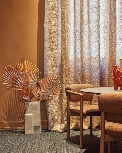 Earthy And Streamlined Decorating Idea With Terracotta Streamers decor with streamers