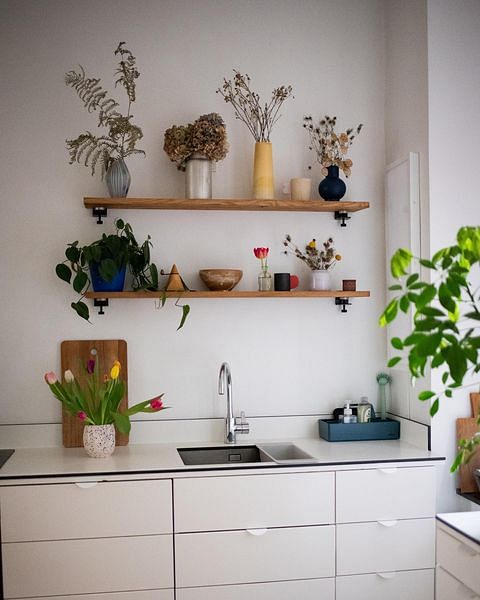 Regal And Colourful: A Vintage-Inspired Kitchen Corner Decorated With Vases And Plants decor with vases