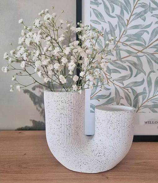 Minimalist Handmade Jesmonite Vases With Dry Flowers For Home Decor decor with vases