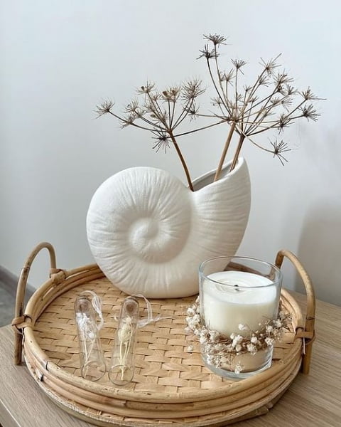 Charming And Luxurious: Decorating Ideas With Unique Dry Flowers And Elegant Vases decor with vases