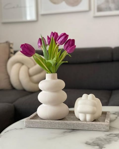 Exquisite And Cozy Vase Display For Your Stylish Living Room decor with vases