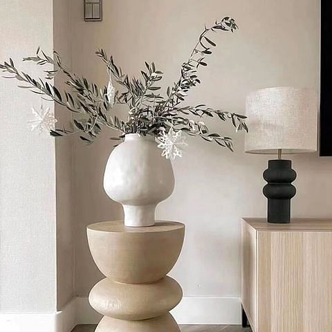 Artistic And Handmade Vases: Innovative Decoration For Warm And Inviting Interiors decor with vases