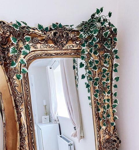 Enchanting & Refreshing Ivy-Decorated Room: A Stunning UK Interior Inspiration ivy decor