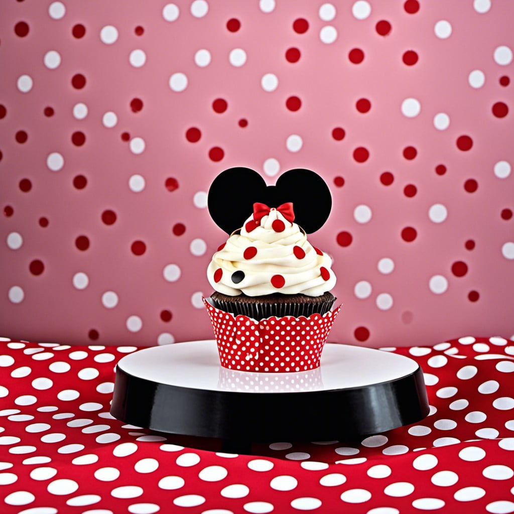 polka dot cupcake stand